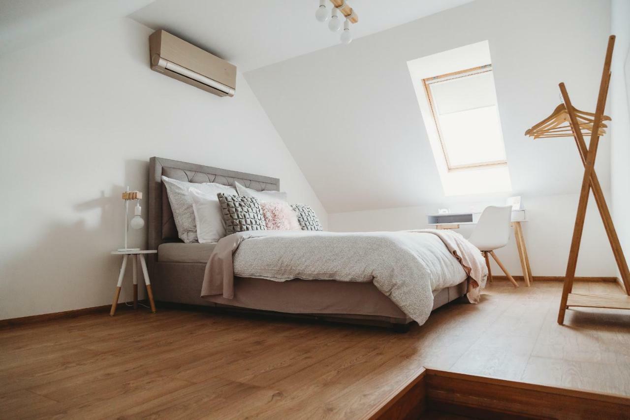 Center City Charming Loft Apartment Caşonia Exterior foto