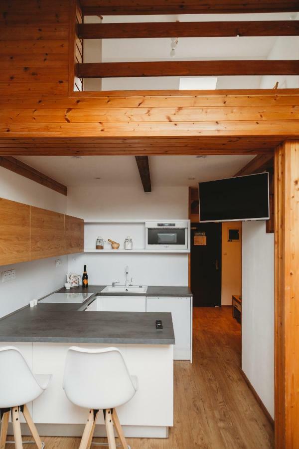 Center City Charming Loft Apartment Caşonia Exterior foto