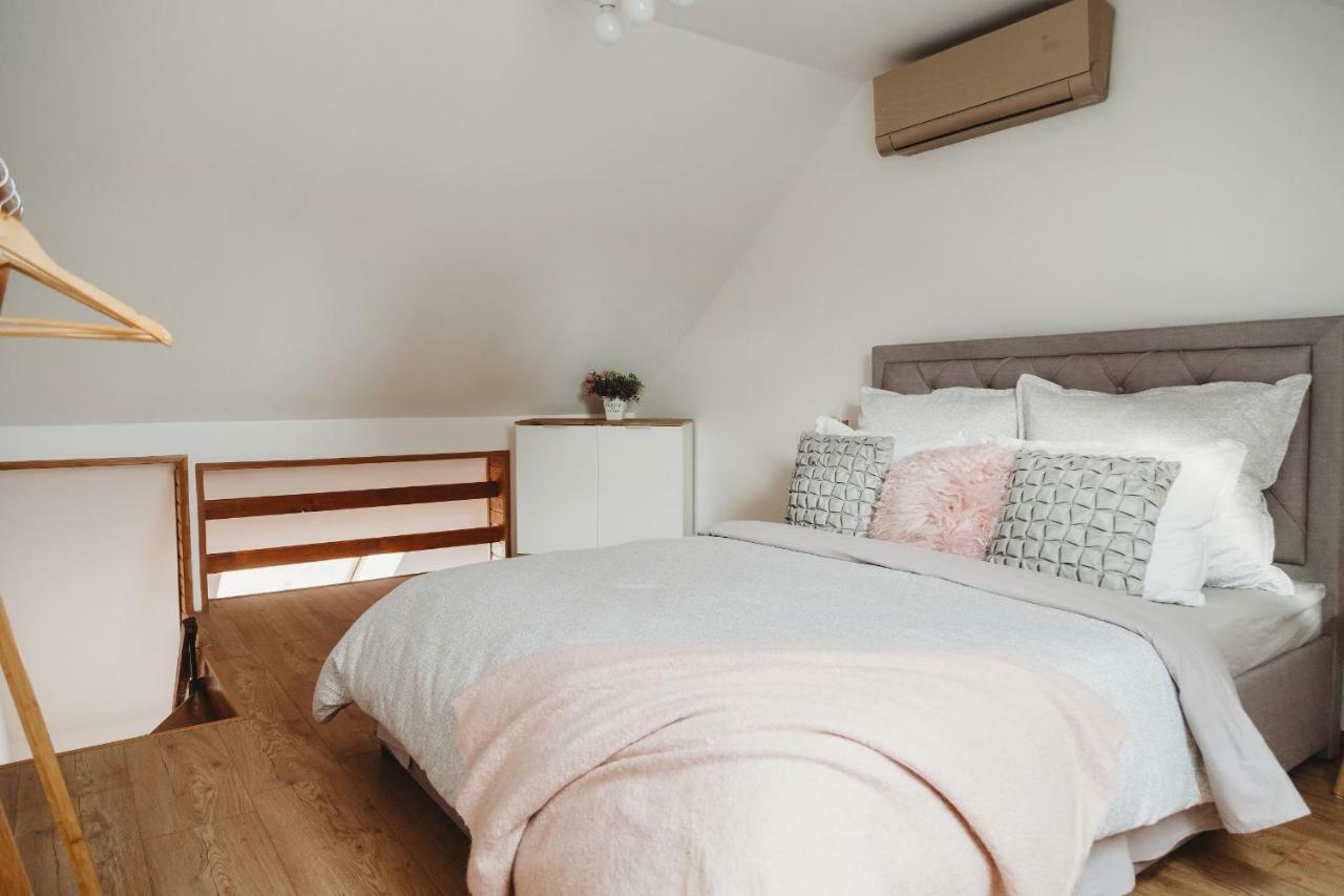 Center City Charming Loft Apartment Caşonia Exterior foto